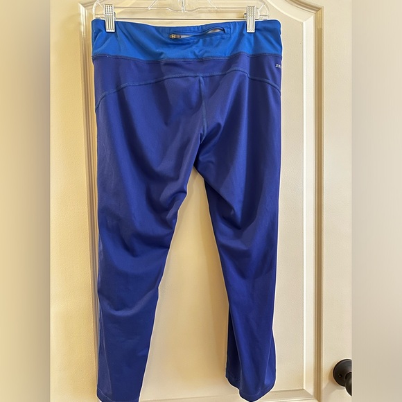 Nike Athletic Cropped Leggings Women’s XL - Picture 2 of 3